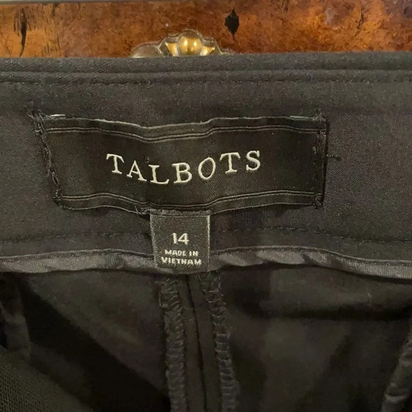 Talbots woman’s black Bermuda shorts - Picture 6 of 7